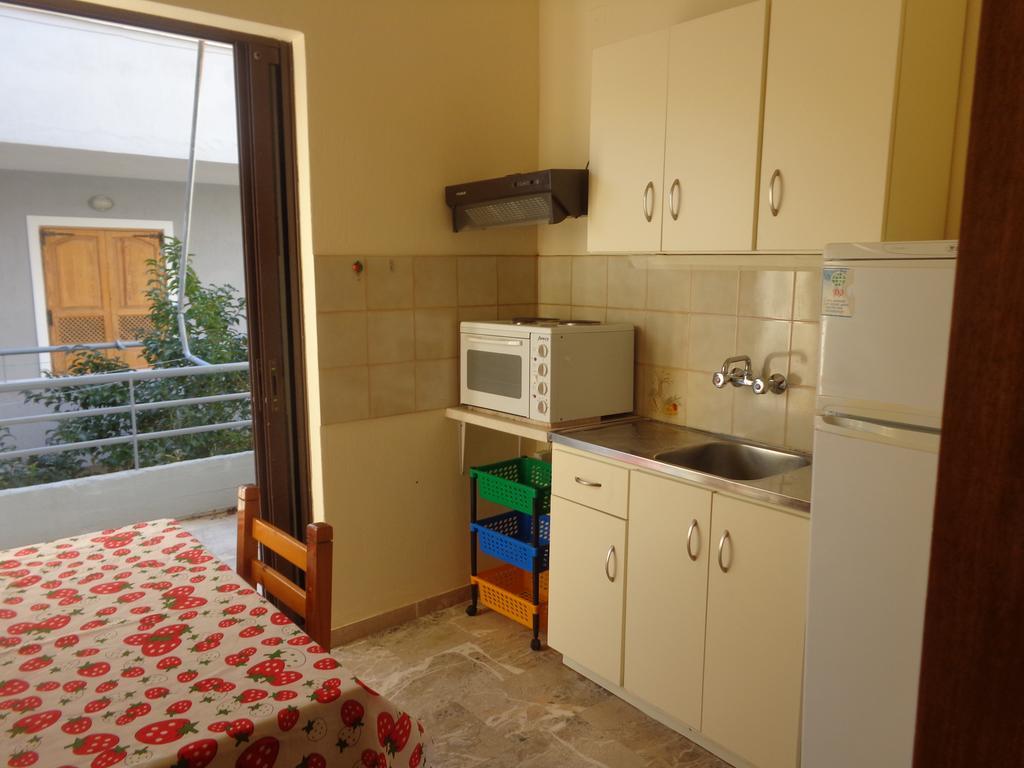 Finikas Apartment ไอเรีย ภายนอก รูปภาพ